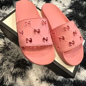Women’s Slides